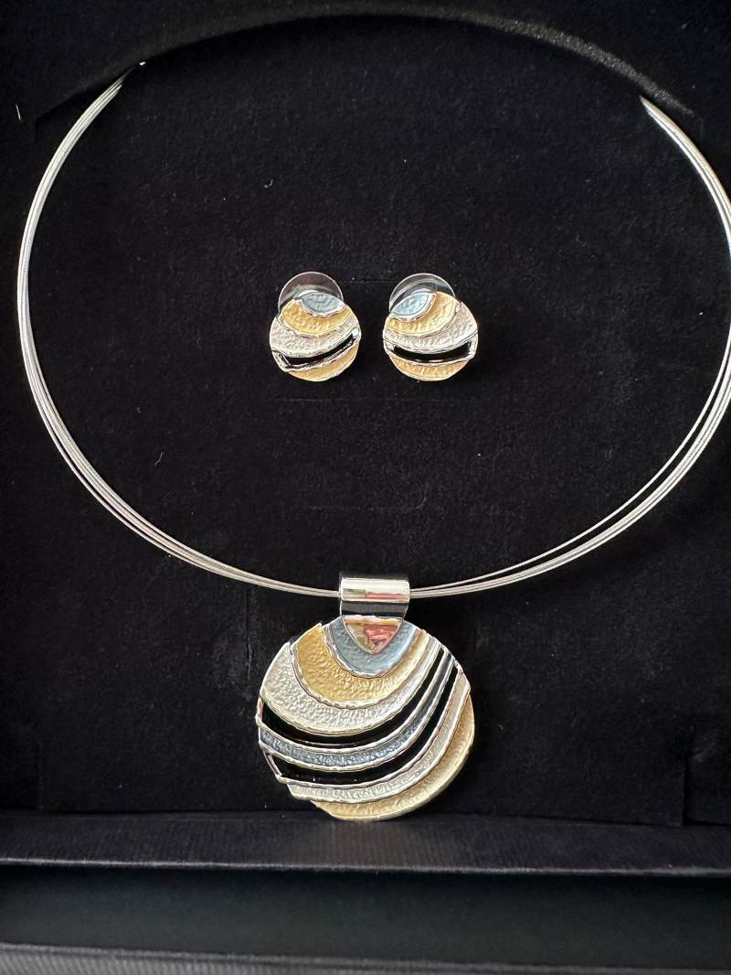 Zweiteiliges Schmuckset Collier Und Ohrringe/Ohrstecker - Versilbert -, Tri-Color, Silber Gold Anthrazit von TannisDesignHouse