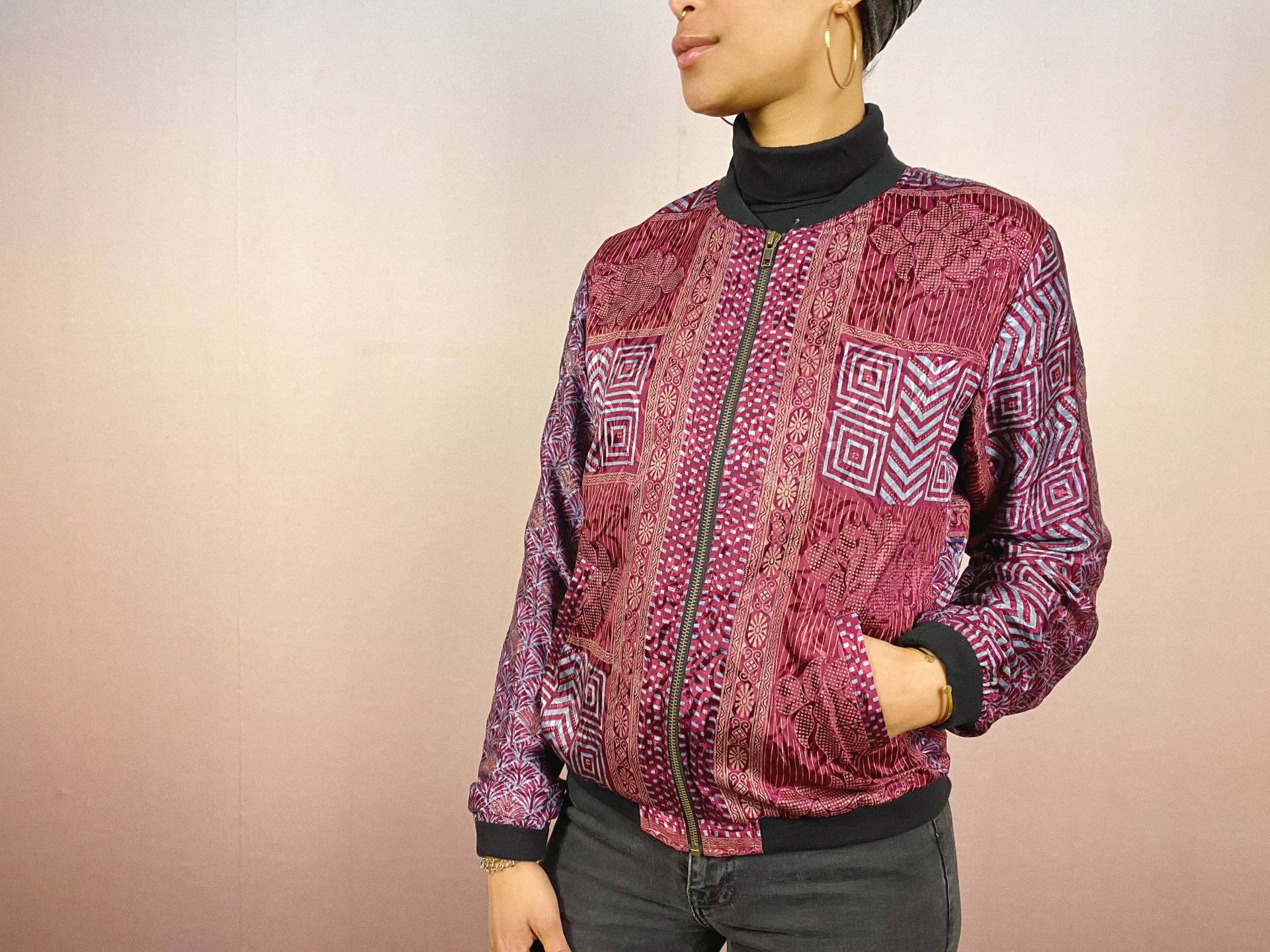Bomberjacke, Ethno, Saree Jacke, Bunt, Glitzernd, Glänzend, Best-Boho-Bombers Bomberjacke, Ethno, Saree Jacke, Bunt, Glitzernd, Glänzend, Best-Boho-Bombers von TanteEden