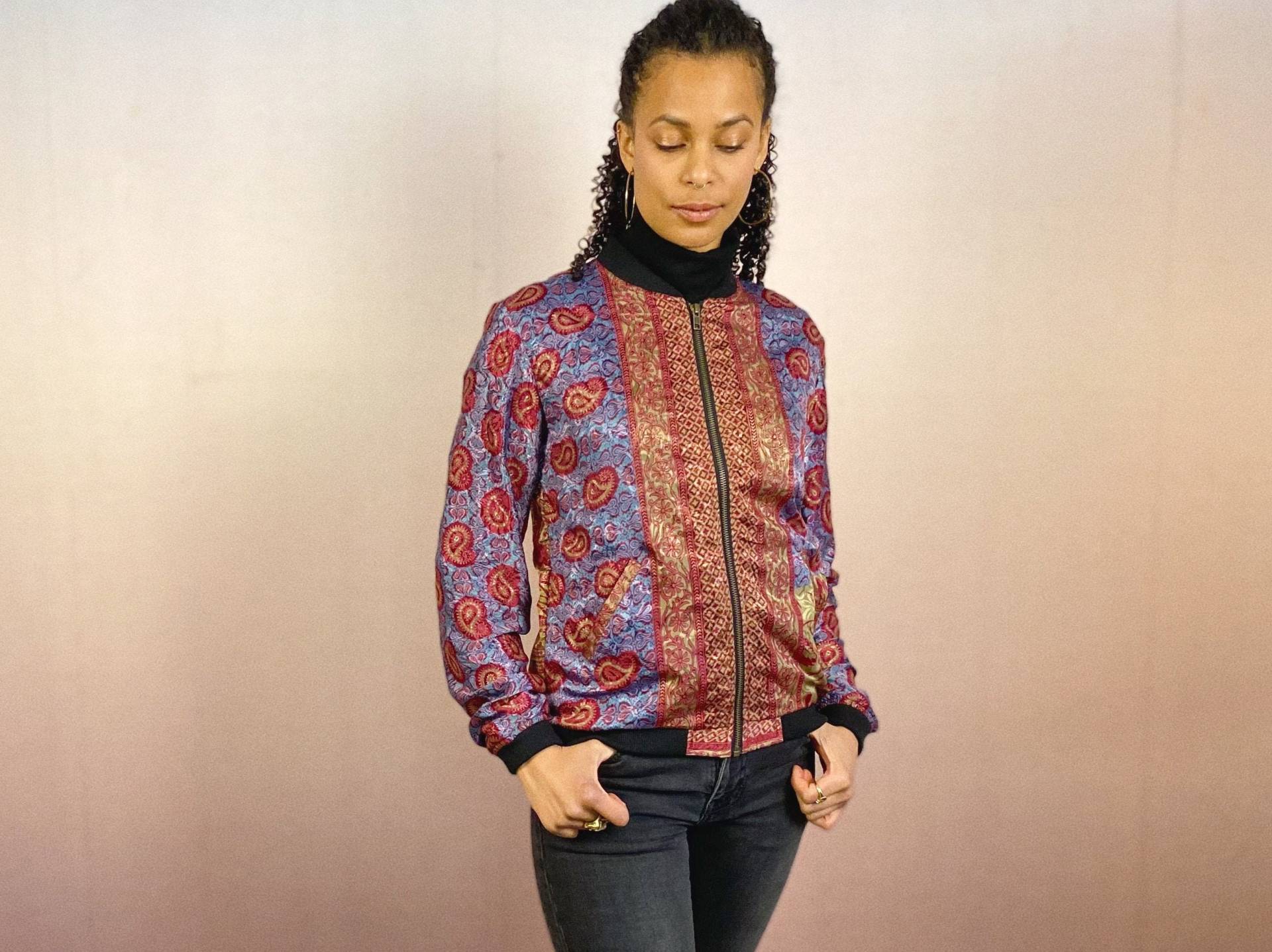 Bomberjacke, Ethno, Saree Jacke, Seidig, Vintage Stoff, Festlicher Look, Upcyclingmode Bomberjacke, Ethno, Saree Jacke, Seidig, Vintage Stoff, Festlicher Look, Upcyclingmode von TanteEden