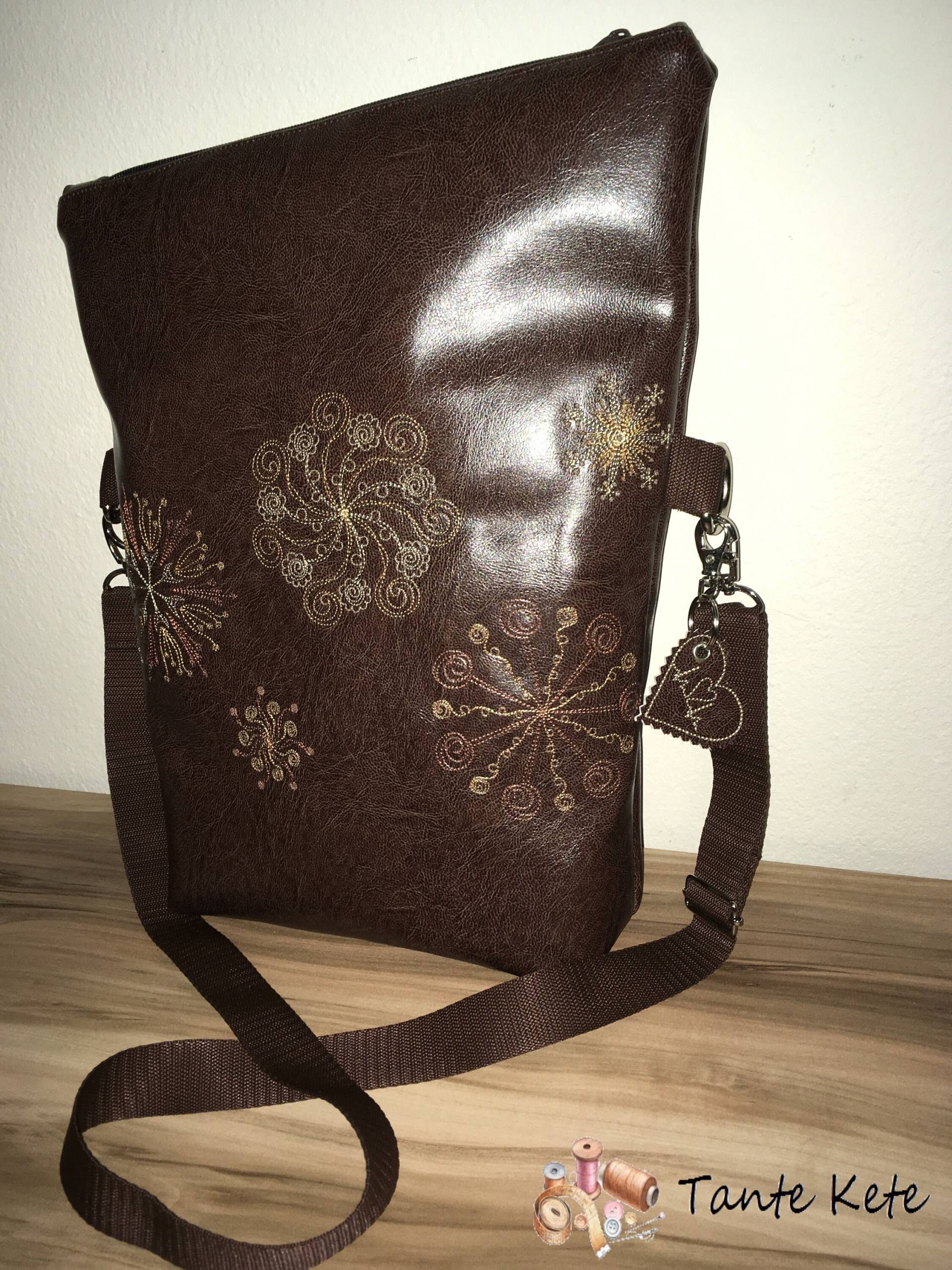 Handtasche - Umhängetasche Foldover "Bella" Mit Stickerei Blumenmuster Handtasche - Umhängetasche Foldover "Bella" Mit Stickerei Blumenmuster von TanteKete