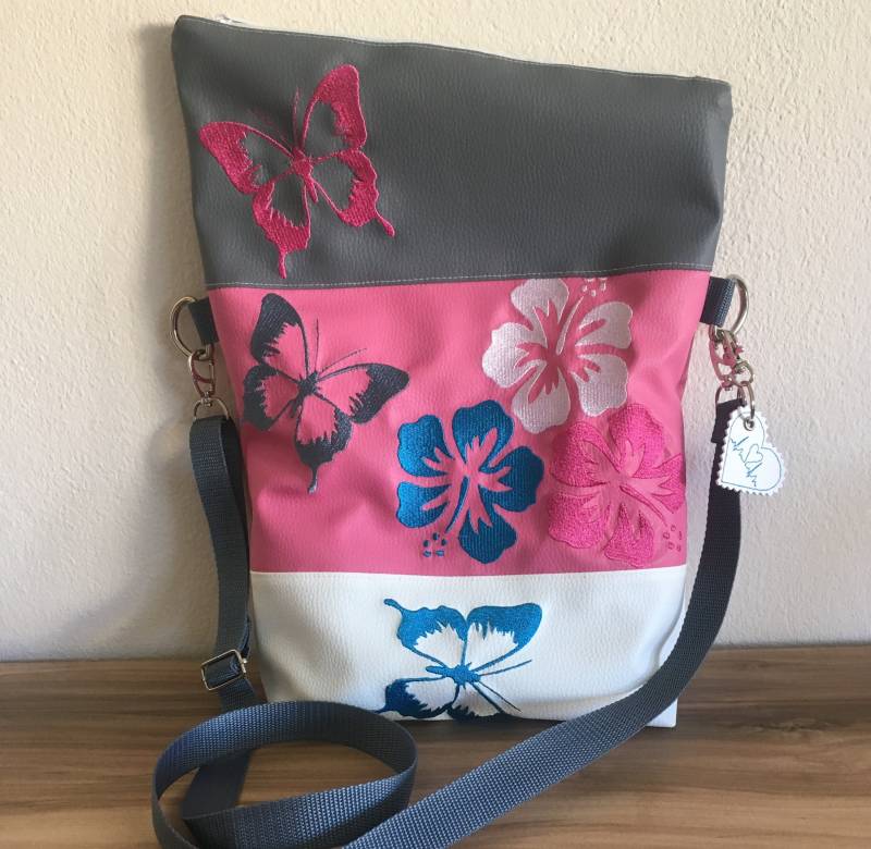 Handtasche - Umhängetasche "Foldover" Mit 3x Stickerei Hibiskus Blume & Schmetterling Handtasche - Umhängetasche "Foldover" Mit 3x Stickerei Hibiskus Blume & Schmetterling von TanteKete
