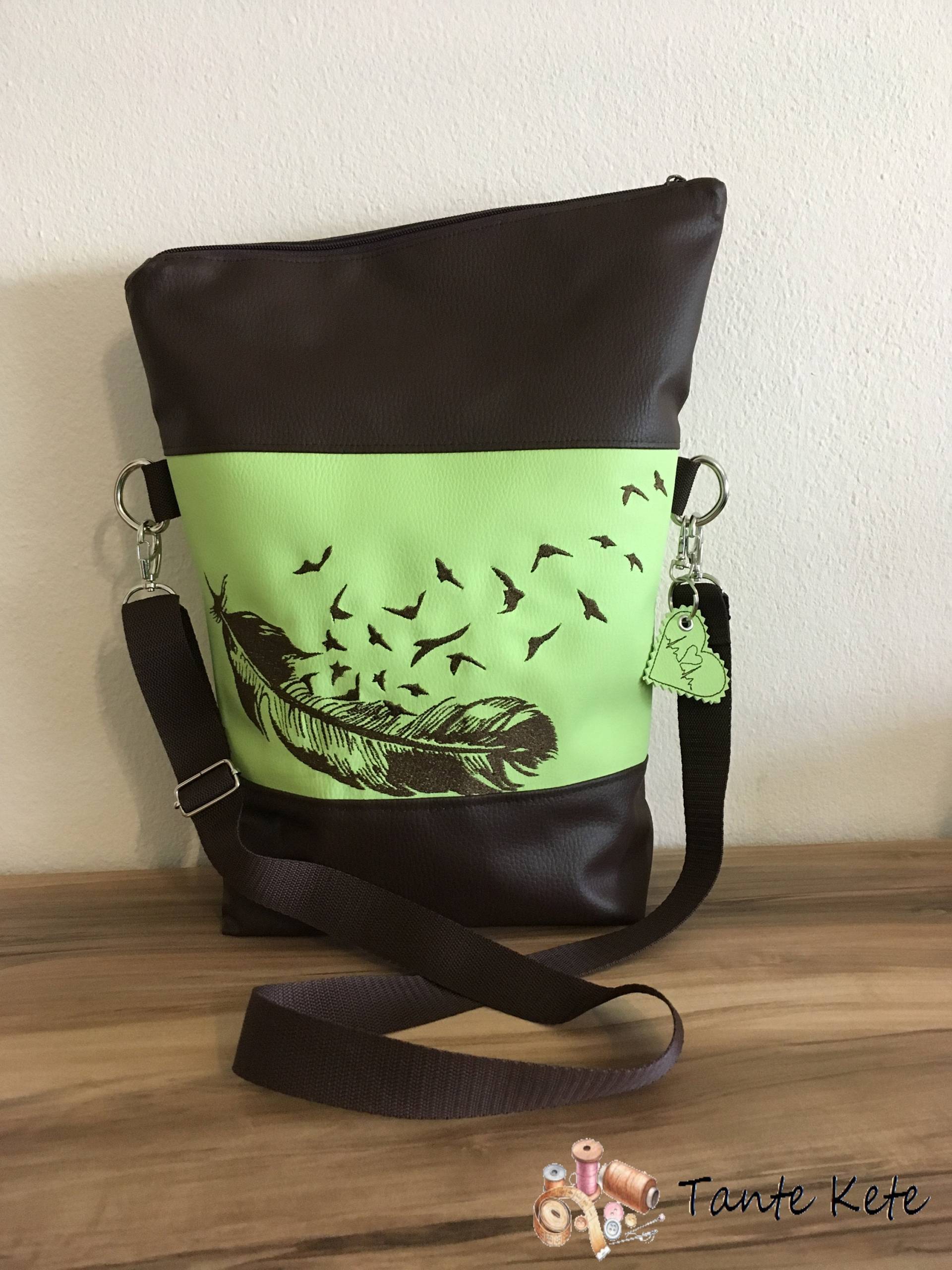 Handtasche - Umhängetasche "Foldover" Mit Stickerei Feder & Schwalbe Handtasche - Umhängetasche "Foldover" Mit Stickerei Feder & Schwalbe von TanteKete