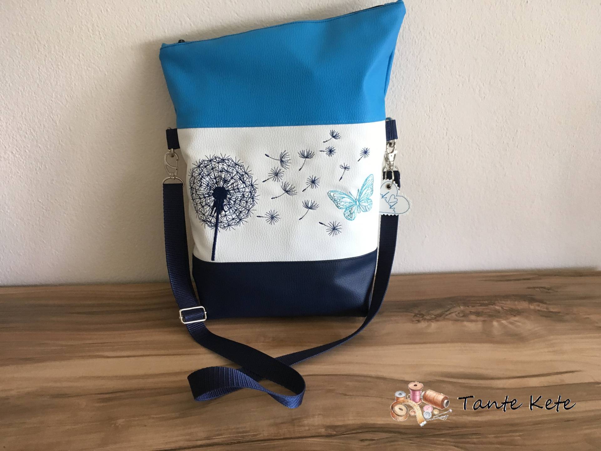 Handtasche - Umhängetasche "Foldover" Mit Stickerei Pusteblume & Schmetterling Handtasche - Umhängetasche "Foldover" Mit Stickerei Pusteblume & Schmetterling von TanteKete