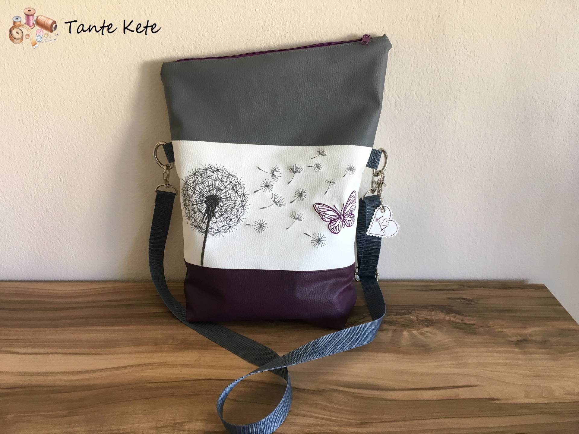 Handtasche - Umhängetasche "Foldover" Mit Stickerei Pusteblume & Schmetterling Handtasche - Umhängetasche "Foldover" Mit Stickerei Pusteblume & Schmetterling von TanteKete