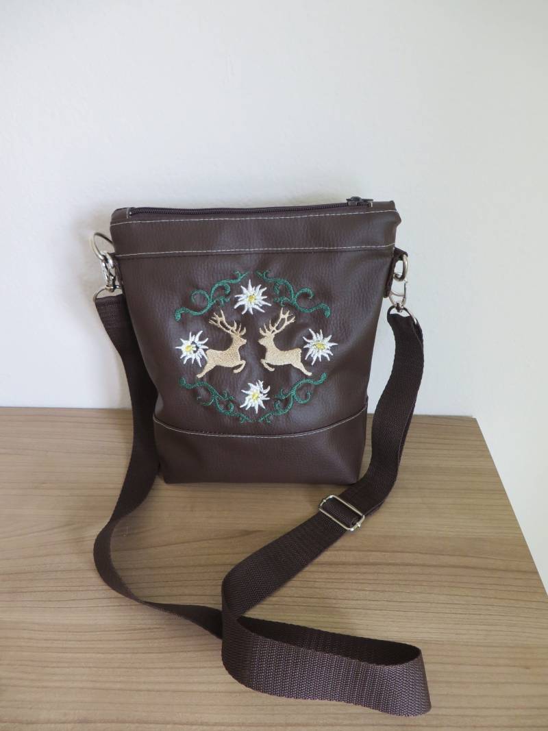 Handtasche - Umhängetasche "Modern Urban" Mit Stickerei Hirsch & Edelweiß Handtasche - Umhängetasche "Modern Urban" Mit Stickerei Hirsch & Edelweiß von TanteKete