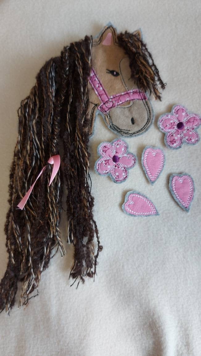 Aufnäher Set Pferdekopf Mit Mähne Und 3 Herzen 2 Blumen Für Die Schultüte 3D Beige ...braun von TantePe