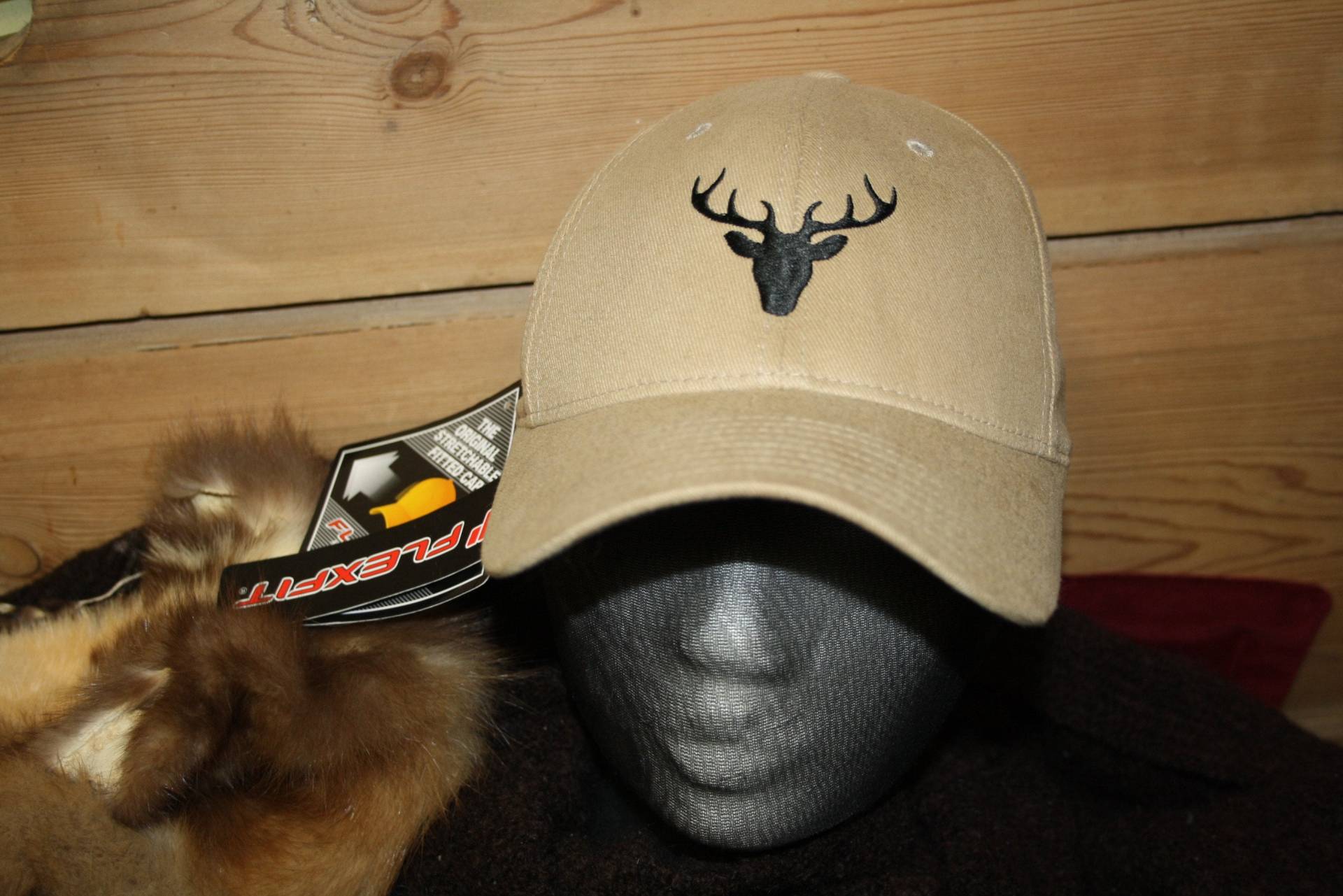 Basecap Jäger Flexfit Beige 2 Größen Verfügbar Stickerei Hirsch Schwarz Gegen Aufpreis Namenstickerei Auf Der Rückseite Basecap Jäger Flexfit Beige 2 Größen Verfügbar Stickerei Hirsch Schwarz Gegen Aufpreis Namenstickerei Auf Der Rückseite von TantePe