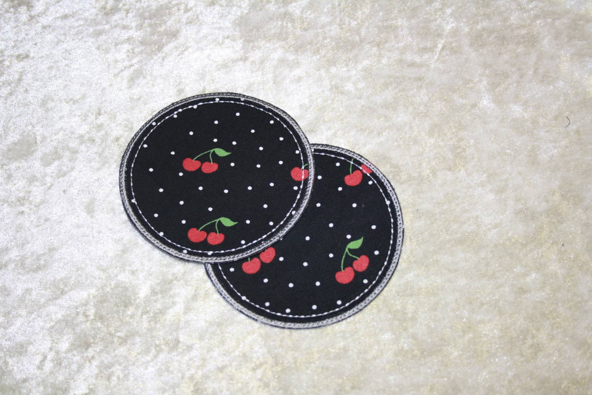 Bügelflicken Patch Aufnäher Für Hosen Reparaturset Kinderhosen Set 2 Stück Rund Oder Oval - Kirschen Auf Schwarz von TantePe