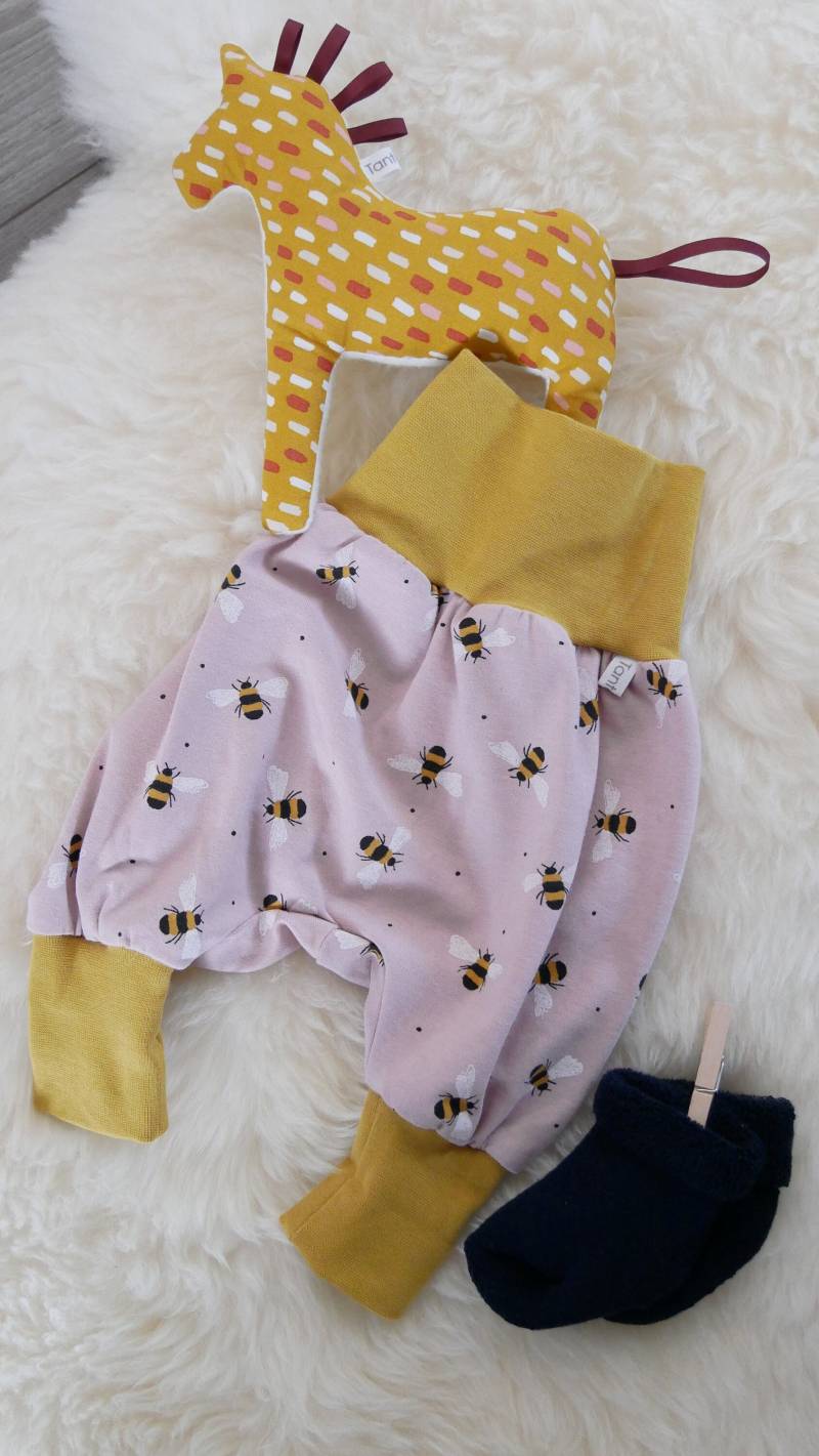 Pumphose Mit Bienchen in Der Größe 50/62 von TantePia