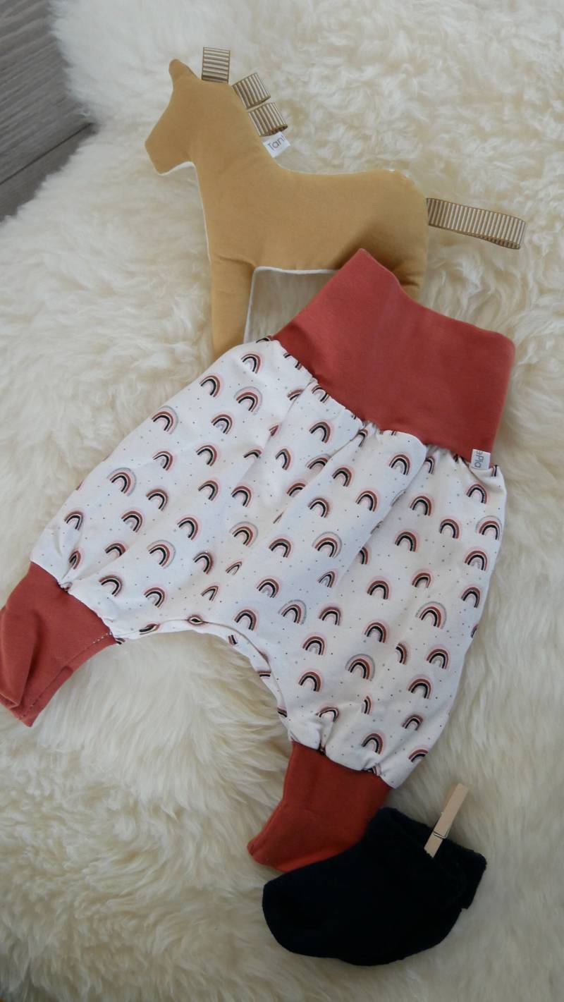 Pumphose Mit Regenbögen in Größe 50/62 von TantePia