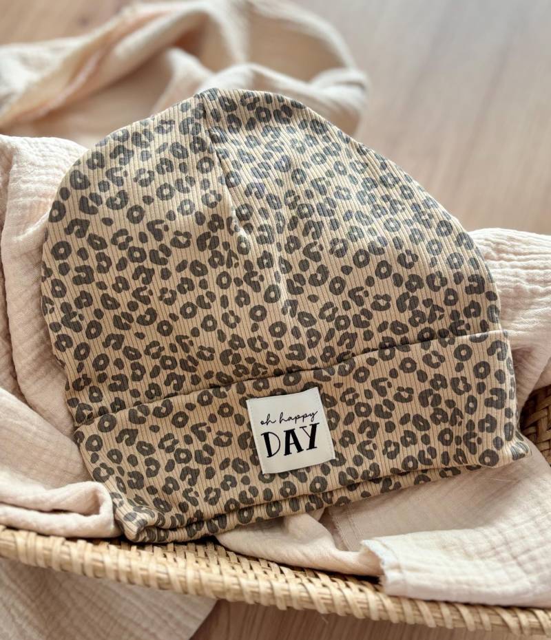 Leo Beaniemütze Hipstermütze Mütze Mit Umschlag Beanie Leoprint Für Damen, Kinder Und Baby von TanteTildaDE