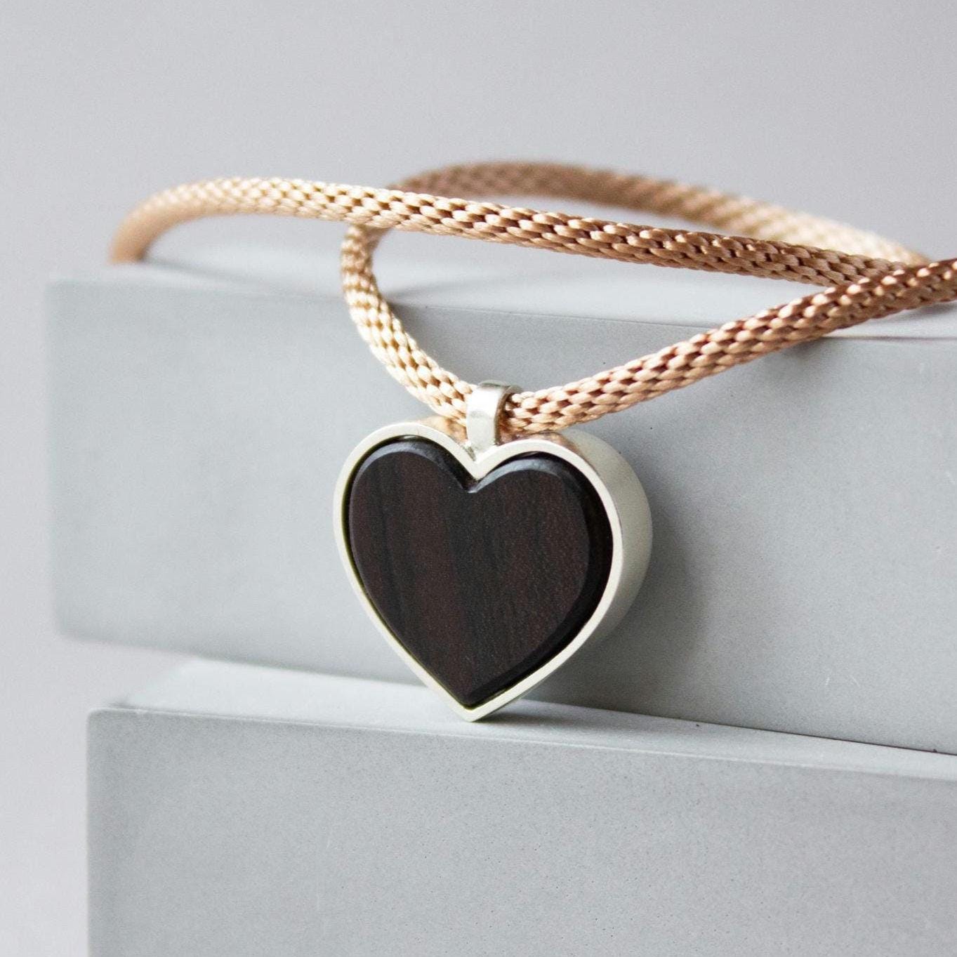 Ebenholz Herz Halskette, Silber Und Holz Anhänger, Geschenk Zum 5 Ebenholz Herz Halskette, Silber Und Holz Anhänger, Geschenk Zum 5 von TanukDolotovaJewelry