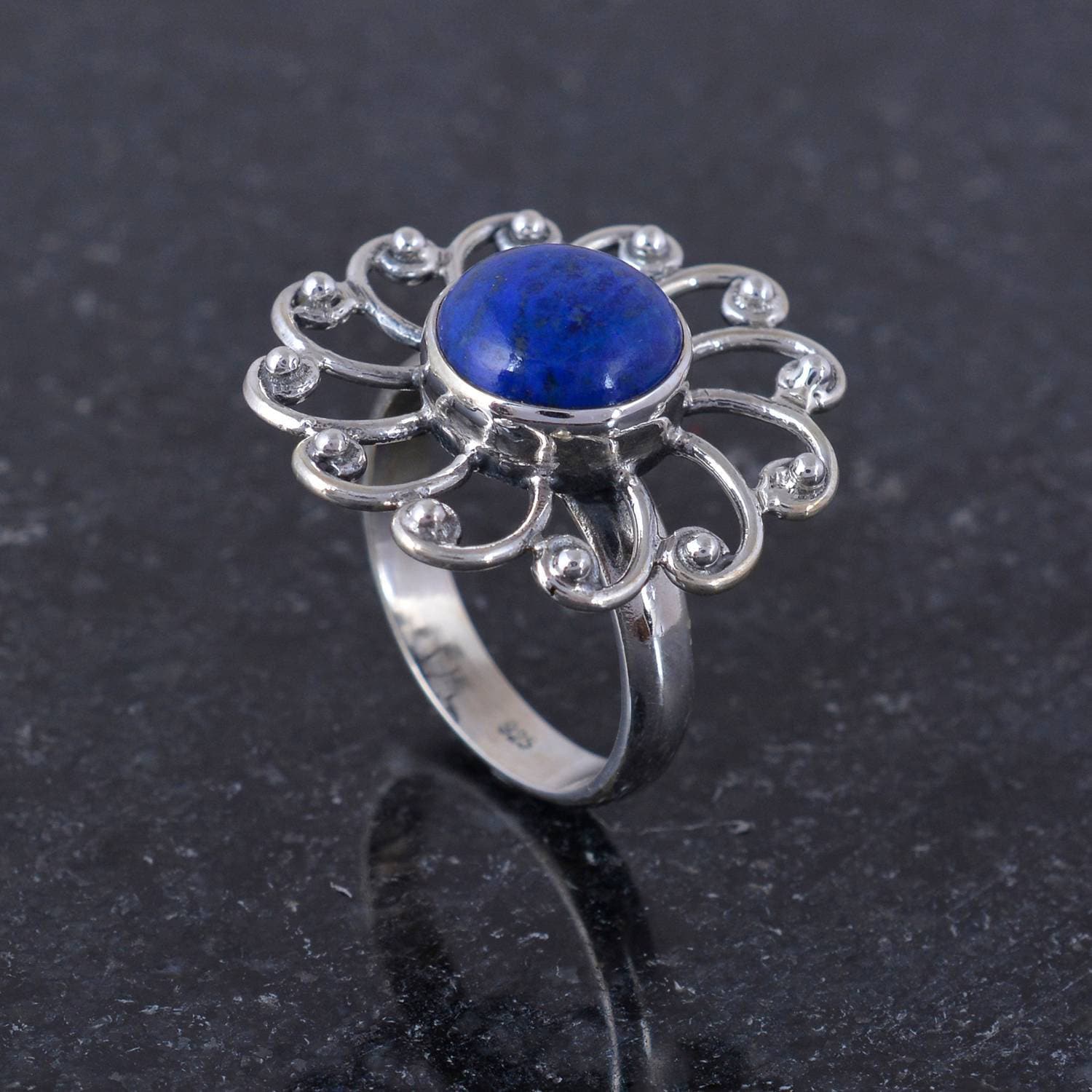 Eleganter Filigraner 925 Sterling Silber Ring Mit Rundem Lapis Lazuli - Handgemachter Boho Blumen Statement Für Frauen Oder Mädchen von Tanusilvershop