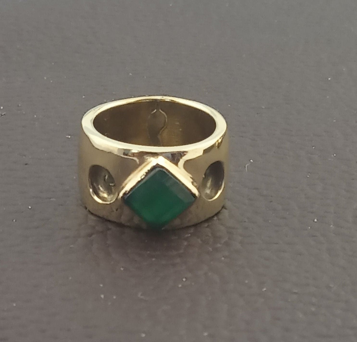 Grüner Onyx Ring, Handgemachter Messingring, Siegelring, Edelstein Versprechensring, Geschenk Für Sie, Einzigartiger Ring von Tanusilvershop