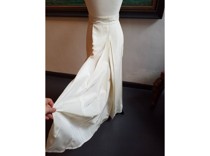 1990S Vintage Dice Kayek Cremefarbener Maxi-Rock. Größe 42 von TanyaBaxterCo