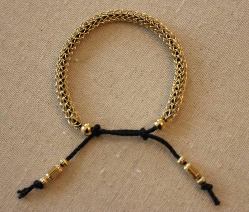 Handgefertigte Messing Spitzenarmband Auf Baumwollkordel Gewebt Handgefertigte Messing Spitzenarmband Auf Baumwollkordel Gewebt von TanyaKaroonJewelry