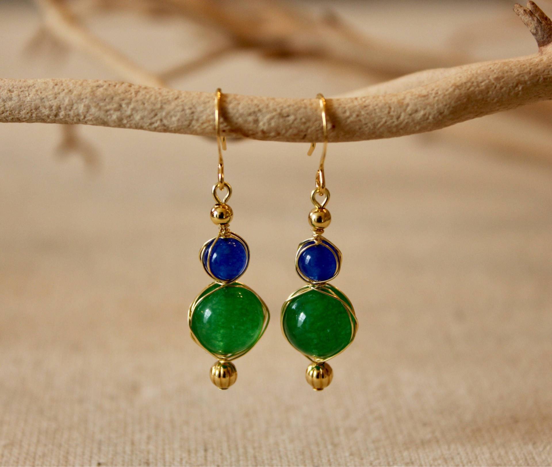 Handgemachte Wire Wrapped Blau Und Grün Jade Tropfen Ohrringe Handgemachte Wire Wrapped Blau Und Grün Jade Tropfen Ohrringe von TanyaKaroonJewelry