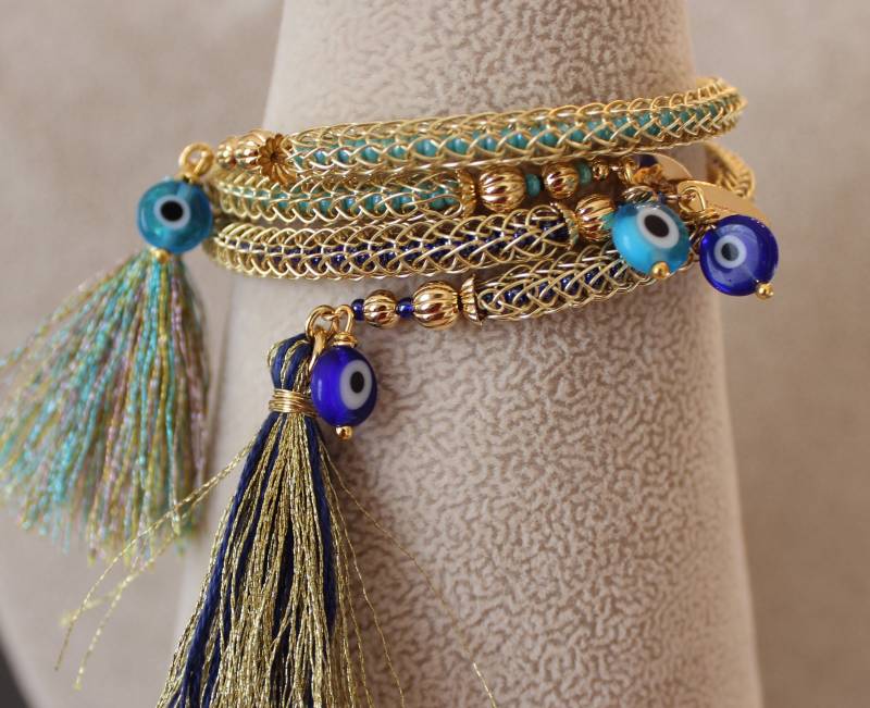 Handgemachtes Armband Aus Gewebter Spitze Evil Eye Mit Handgemachter Quaste von TanyaKaroonJewelry