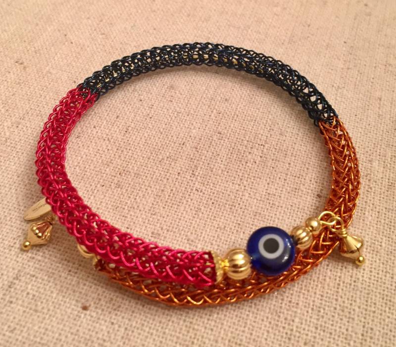 Handgewebtes Spitzenarmband Handgewebtes Spitzenarmband von TanyaKaroonJewelry