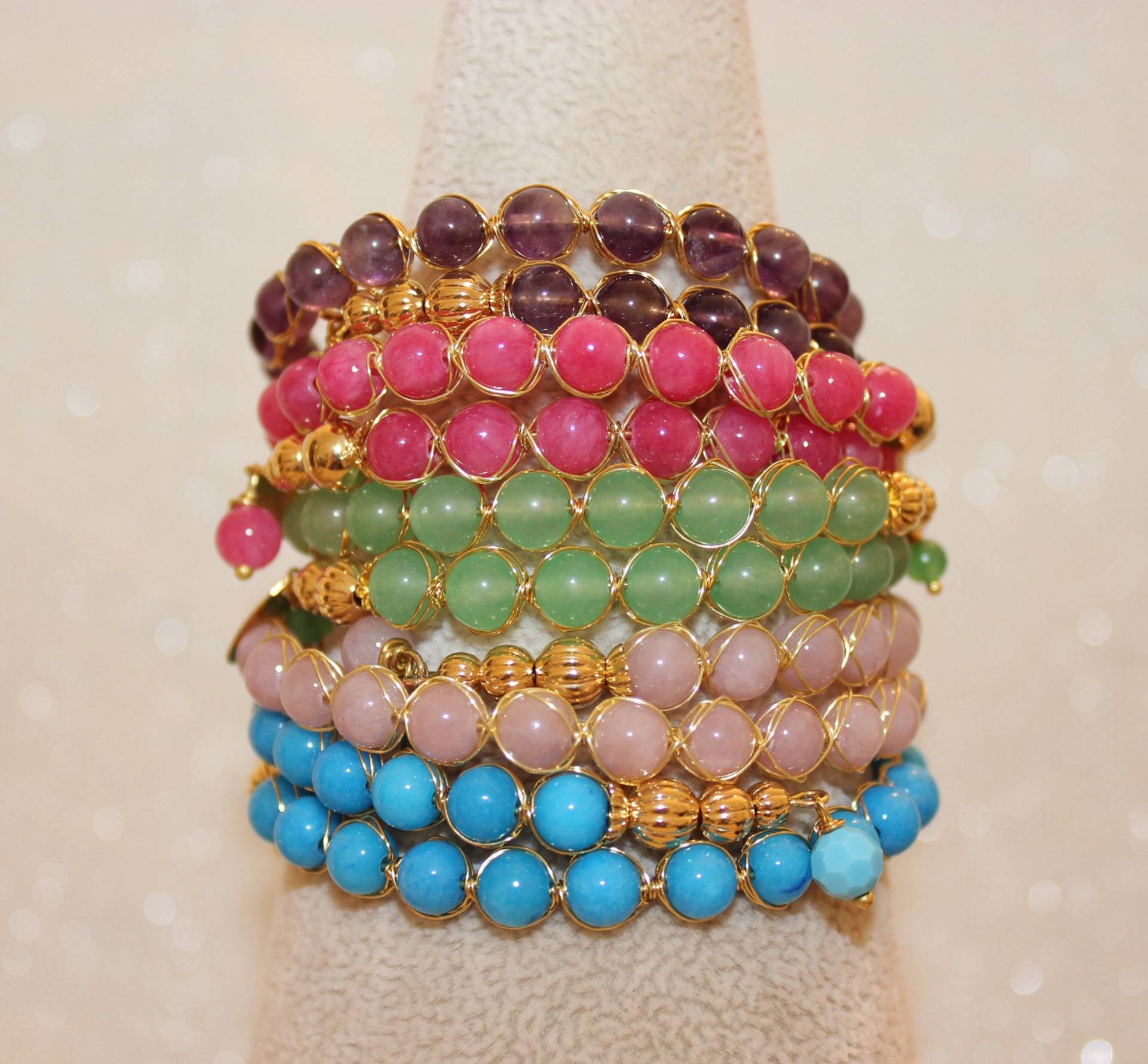 Handgewickeltes Halbedelstein Armband Aus Draht Handgewickeltes Halbedelstein Armband Aus Draht von TanyaKaroonJewelry