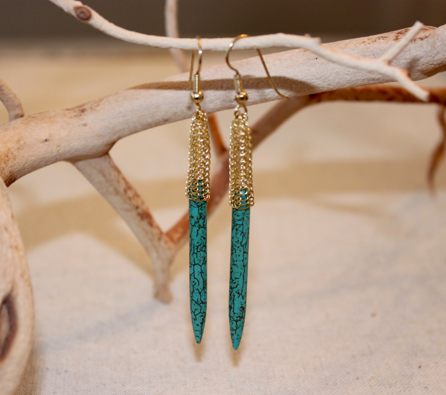 Messing Gewebt Spitze Ohrringe Mit Türkis Spitzen Messing Gewebt Spitze Ohrringe Mit Türkis Spitzen von TanyaKaroonJewelry