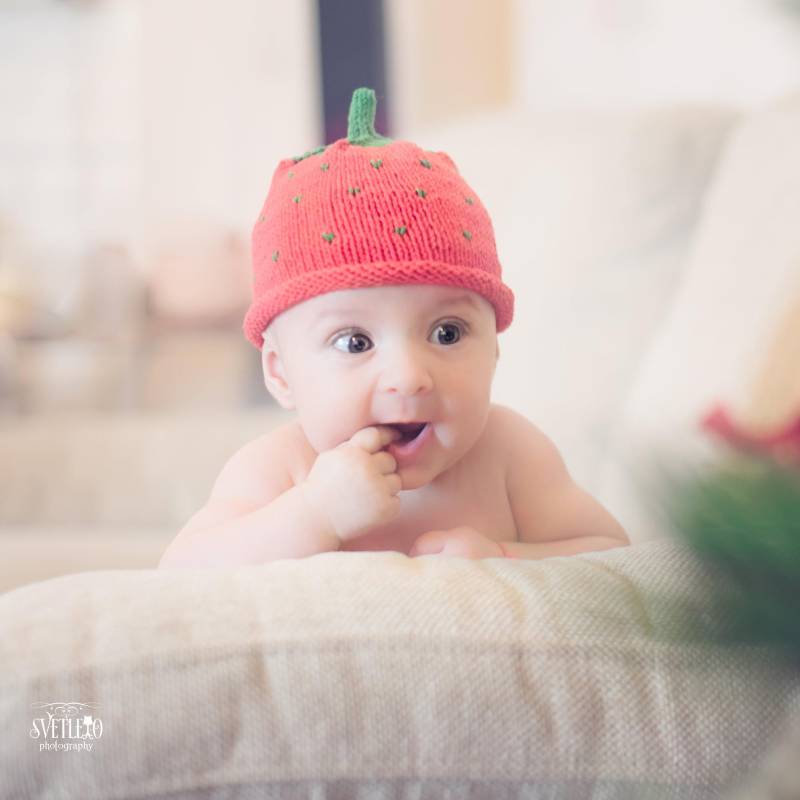 Erdbeer Oder Blaubeer Weiche Gestrickte Babymütze, Baby Strickmütze, Größen Ab Newborn von TanyasBunnyTots