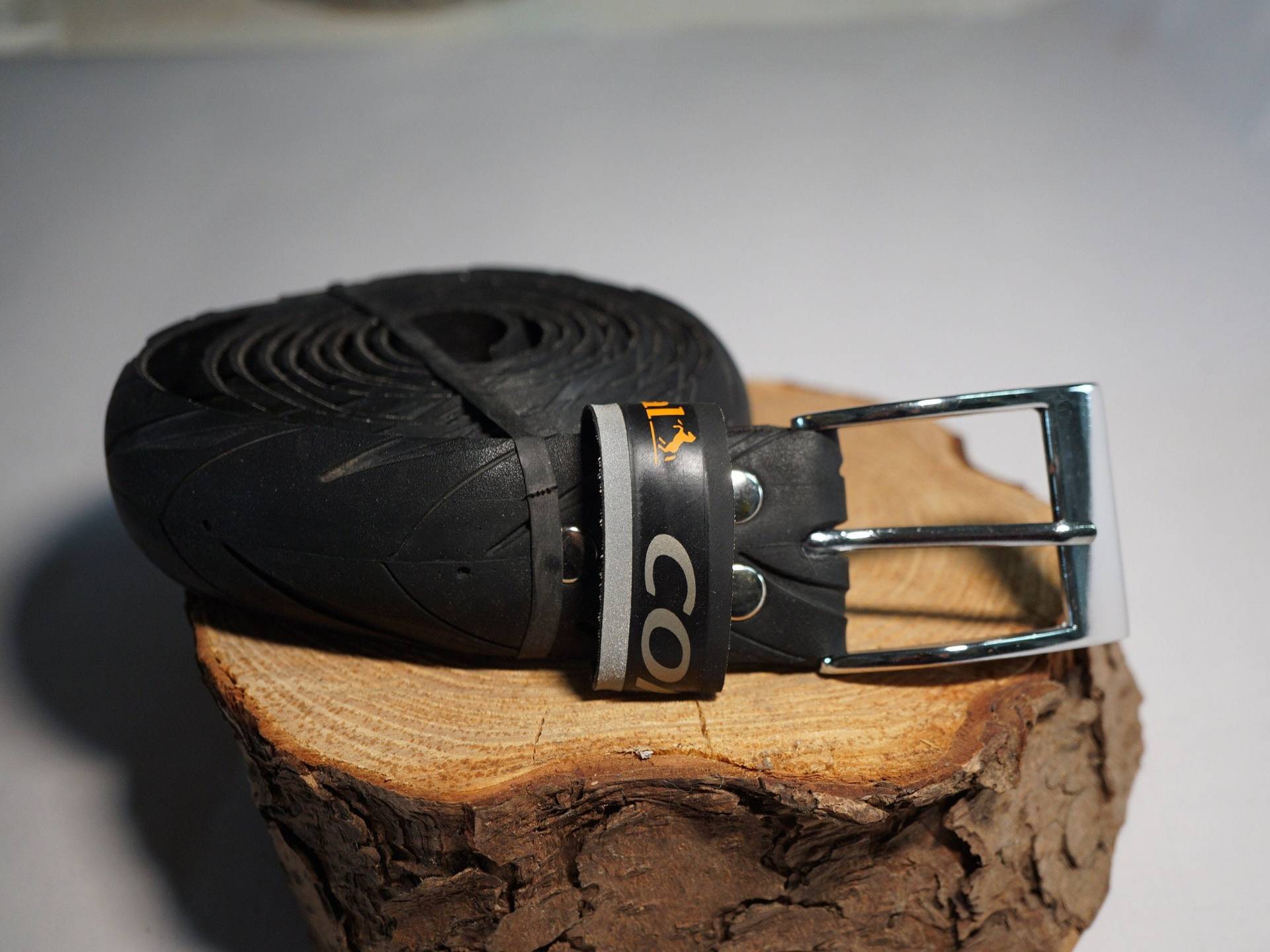 Diy Upcycling Gürtel Aus Altem Fahrradreifen Tyb863 von TanzaufRuinen