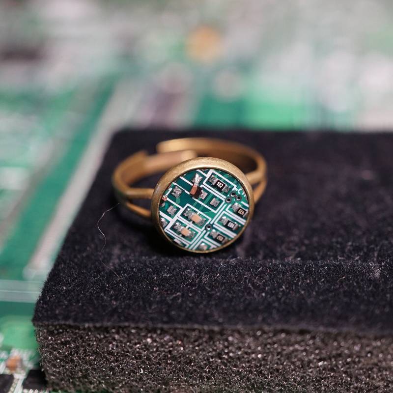 Ring Aus Platinen Schrott von TanzaufRuinen