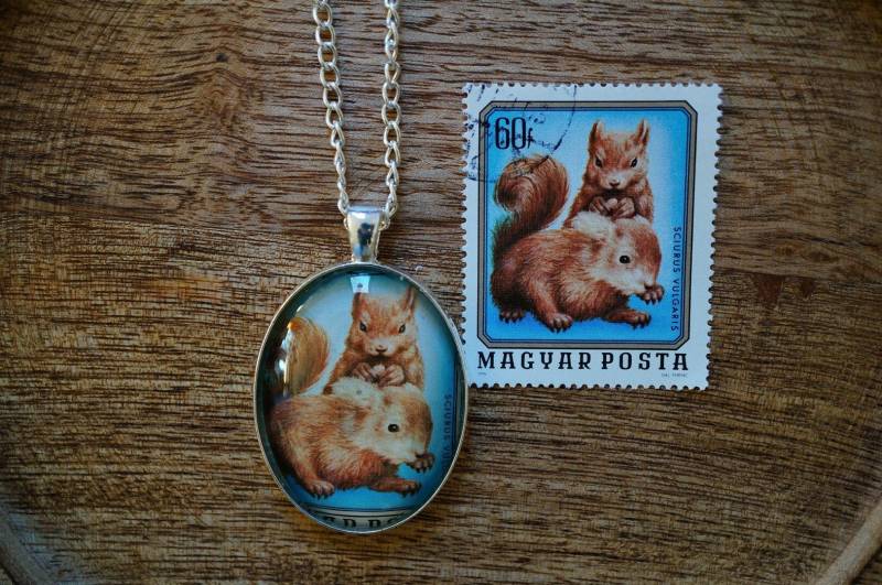 Upcycling - Amulett Aus Briefmarke Eichhörnchen von TanzaufRuinen