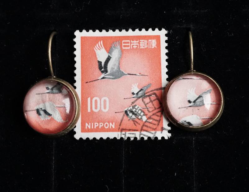 Upcycling Ohrring Aus Briefmarke Mandschurei Kranich Ohrhaken von TanzaufRuinen