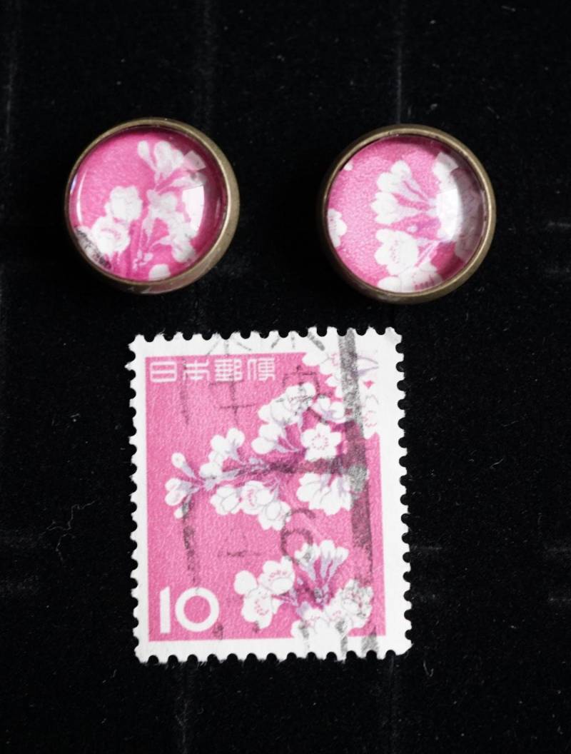 Upcycling Ohrstecker Aus Briefmarke Kirschblüte Hanami 12mm Upcycling Ohrstecker Aus Briefmarke Kirschblüte Hanami 12mm von TanzaufRuinen