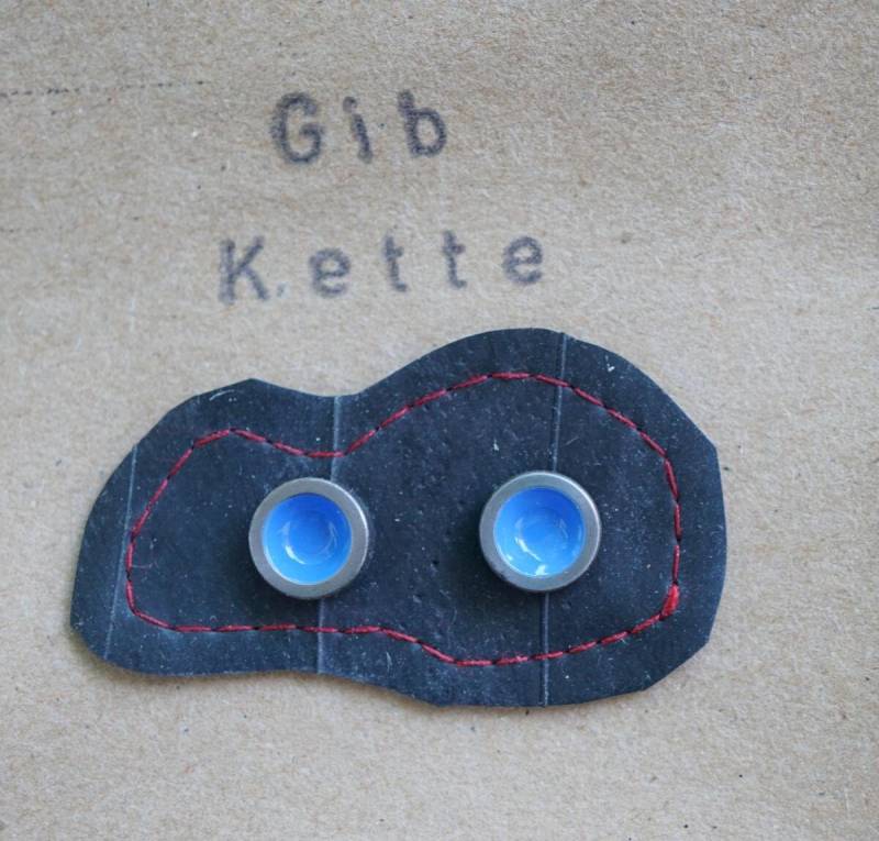 Upcycling Ohrstecker Aus Fahrradkette Und Nagellack "Hellblau" Upcycling Ohrstecker Aus Fahrradkette Und Nagellack "Hellblau" von TanzaufRuinen