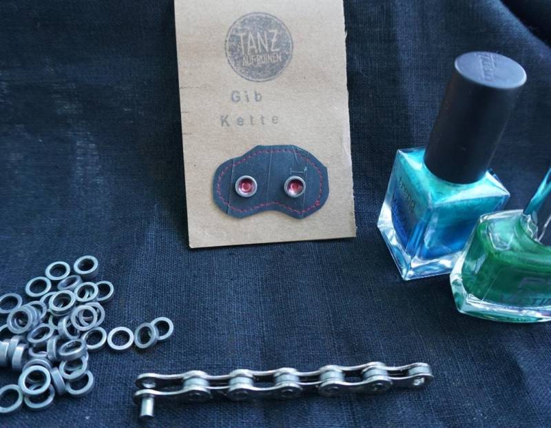 Upcycling Ohrstecker Aus Fahrradkette Und Nagellack "Rubin" von TanzaufRuinen