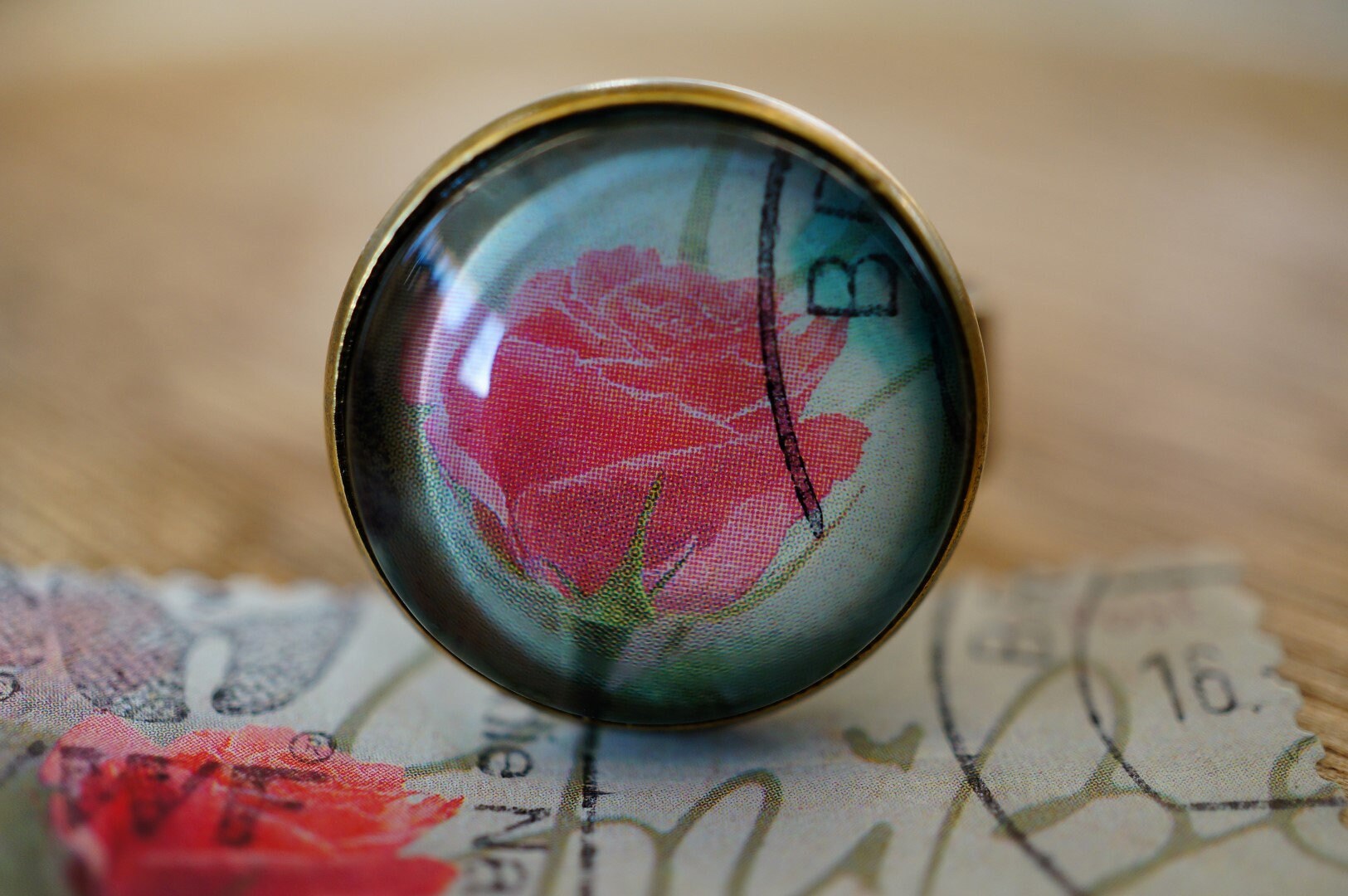 Upcycling - Ring Aus Briefmarke "Rose" Upcycling - Ring Aus Briefmarke "Rose" von TanzaufRuinen