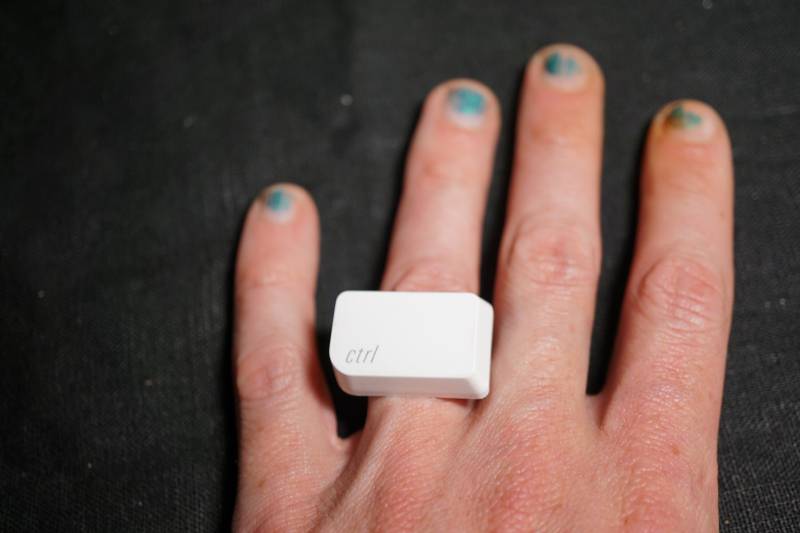 Upcycling Ring Aus Computer Tastatur Taste Control von TanzaufRuinen