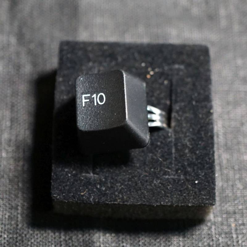 Upcycling Ring Aus Computer Tastatur Taste F10 von TanzaufRuinen