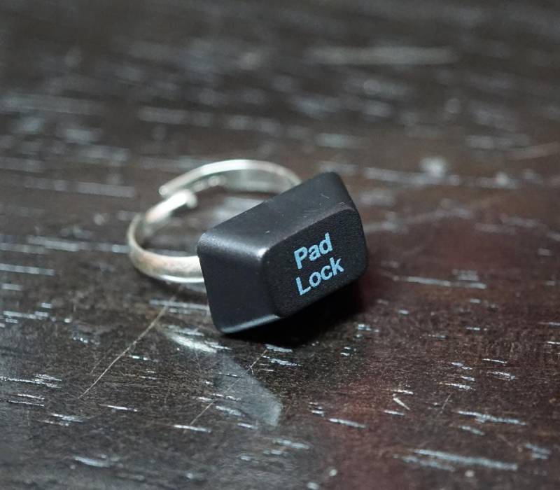 Upcycling Ring Aus Computer Tastatur Taste Pad Lock von TanzaufRuinen