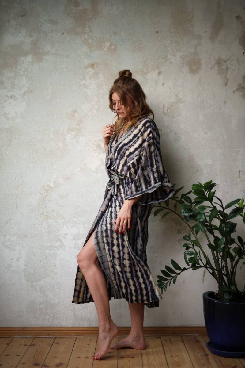 Boho-Chic Elegantes Batik Kimono-Kleid Boho Kimono Wickel Robe Festivaldress Nachhaltige Kleidung von TaobaImpuls