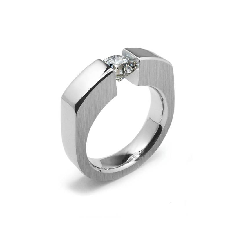 Abbracci Ring Mit Flachen Seiten Und Weißer Saphir in Edelstahl Von Taormina Jewelry von TaorminaJewelry