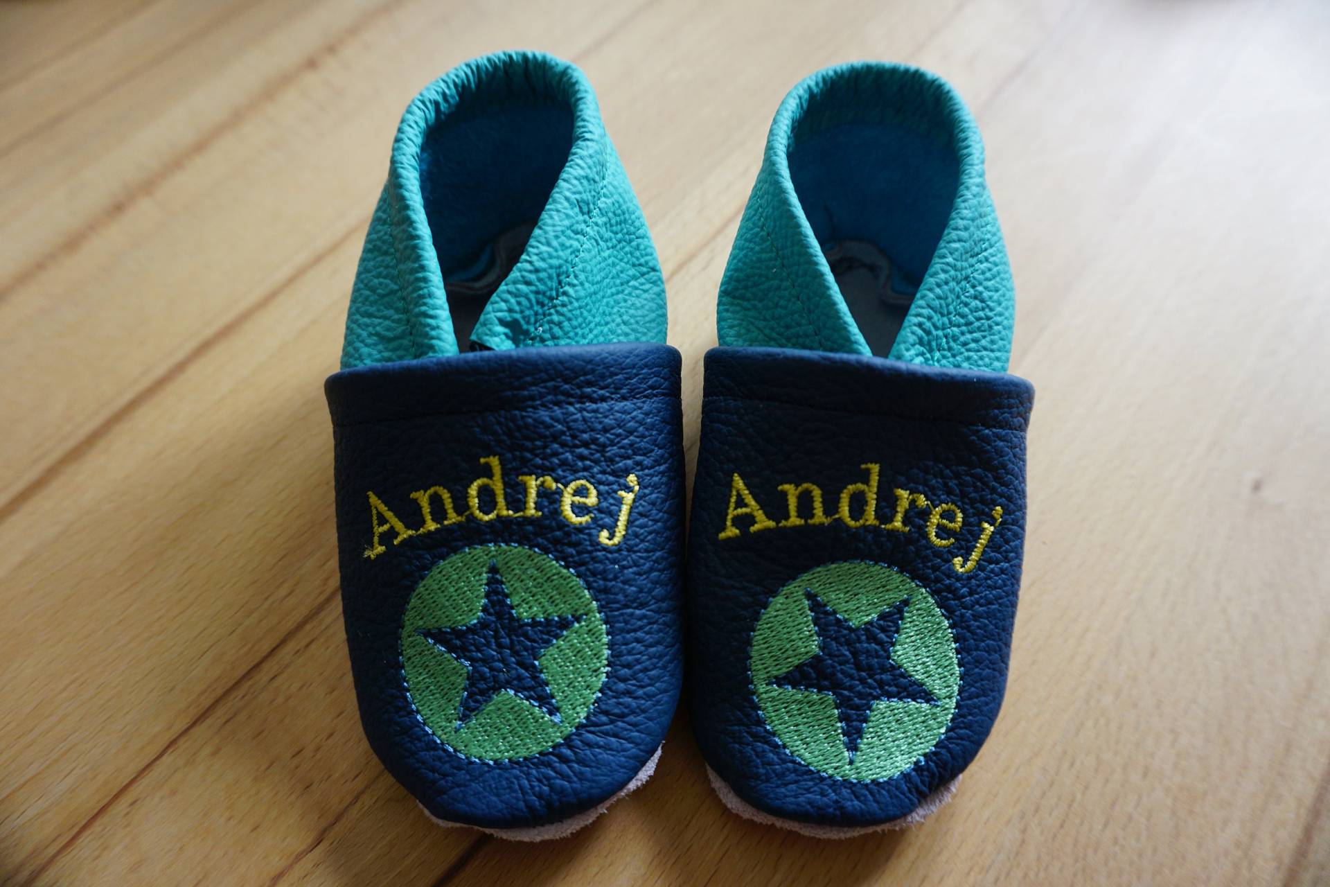 Babyschuhe Personalisierbar Mit Namen - Stern | Gr. 18-23 von Tapata