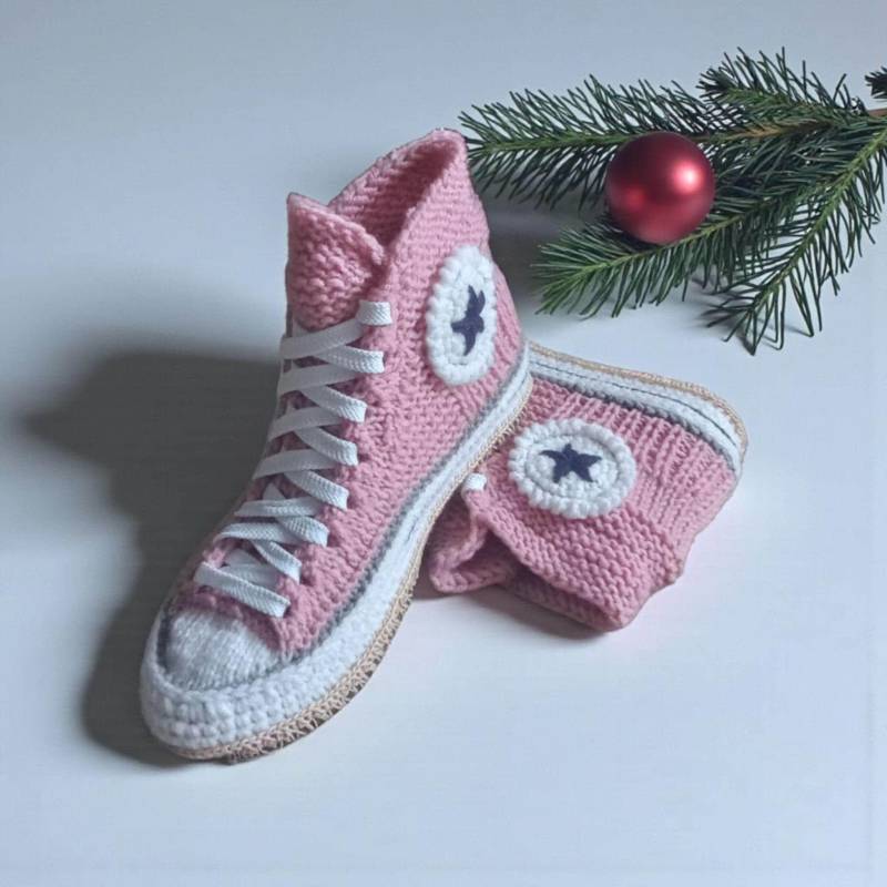 Kuschelige Handgemachte Rosa Gehäkelte Slip-On Sneaker Hausschuhe Mit Wollfilzsohle - Bequeme Indoor-Schuhe von Tapuletty