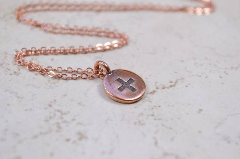 Good Vibes Halskette, Positive Gedanken Kupfer Pluszeichen, Meditation Anhänger, Positives Zeichen Kreuz Symbol, Nur von TaraFloraStudio