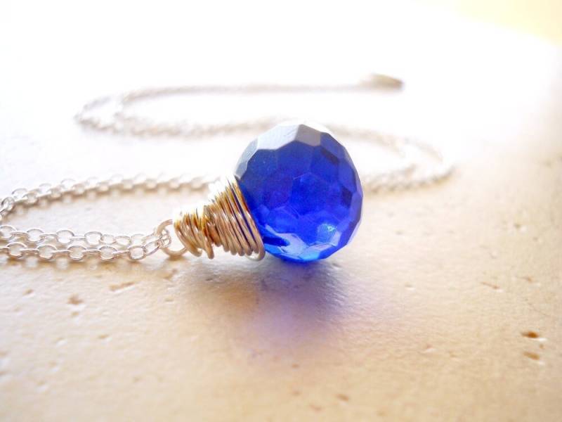Großer Blauer Saphir Halskette, Quarz Anhänger, Stein Wire Wrap September Geburtsstein Schmuck, Halskette von TaraFloraStudio
