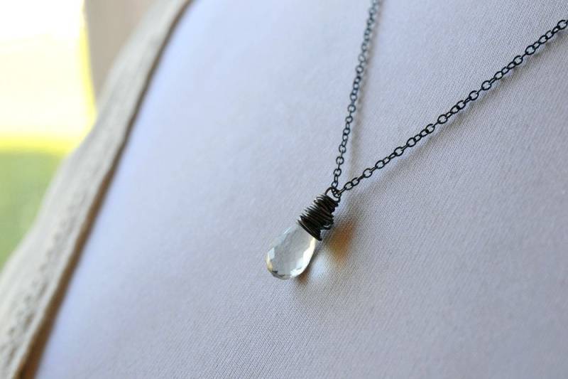 Grüne Amethyst Halskette, Salbei Grün Edelstein Einfache Stein Wire Wrap Schmuck, Oxidiertes Sterling Silber Honigmelone, Prasiolith von TaraFloraStudio