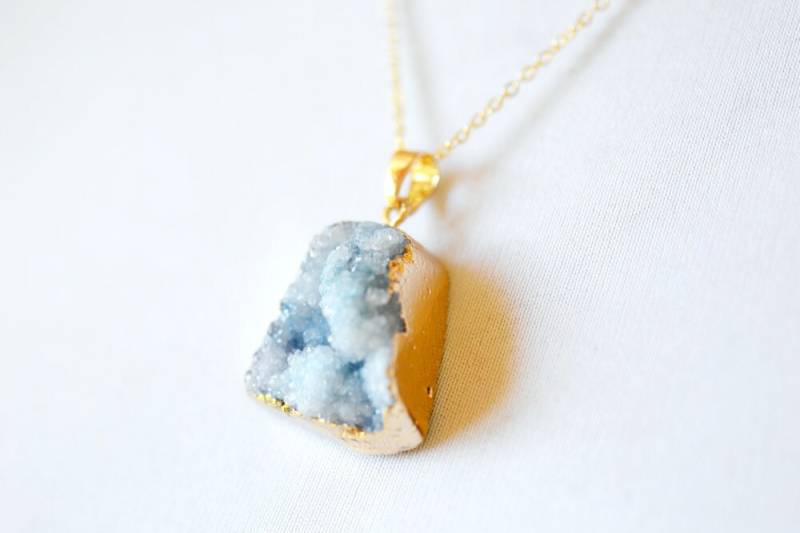 Himmelblau Druzy Halskette, Gold Getauchte Edelstein Schmuck, Rechteck Achat Anhänger, Goldkette Hellblaue Geode Halskette von TaraFloraStudio