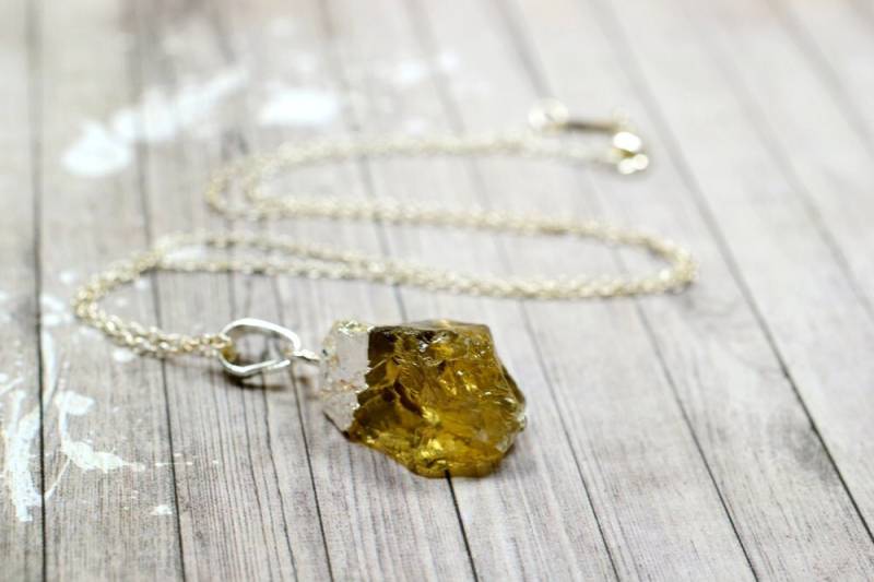 Rauchen Quarz Halskette, Grau Edelstein Silber Getaucht Rohquarz Chunk Stein, Sterling Kette Dip Stein Schmuck Bio von TaraFloraStudio