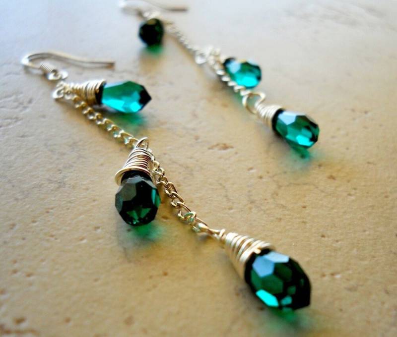 Smaragd Kristall-Ohrringe, Sterling Silber Und Swarovski-Kristalle, Dunkelgrüne Lange Lineare Kaskadenohrringe von TaraFloraStudio