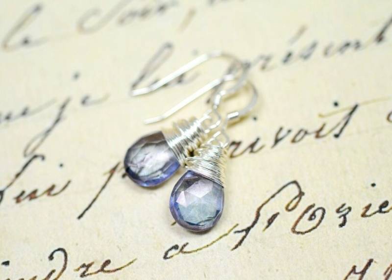 Twilight Blau Quarz Ohrringe, Sterling Silber Draht Eingewickelt Edelstein Tropfen, Denim Blau, Zierliche Tropfen Ohrringe von TaraFloraStudio