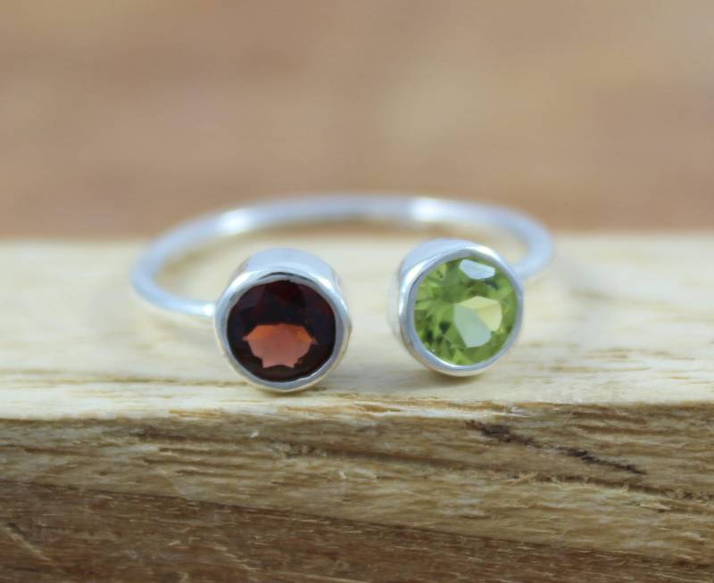 Granat Und Peridot Ring 925 Sterling Silber Ring Mit Geburtsstein von Tarageminternational