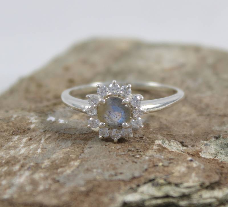Blue Flash Labradorit Ring Sterling Silber Handgemachte Kunst Cluster, Kubikzirkon Ring, Cocktail Heilstein Ring von Tarageminternational